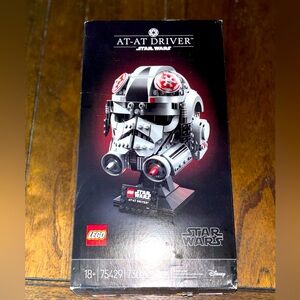 LEGO Star Wars AT-AT Driver Helmet in Black and Red
